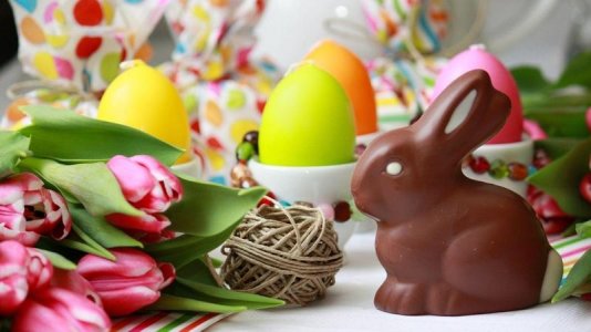 Easter-Rabbit-Chocolate-Egg-Flowers.jpg