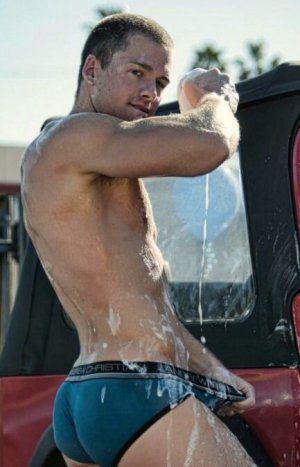 1d1fe83f322224b9db33276ee964da0f--car-wash-andrew-christian.jpg