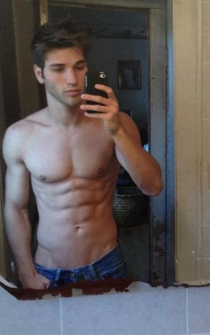 hot-male-selfies-sharejunkies-1.jpg