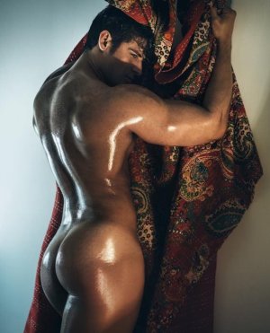 Marbys Negretti on Instagram_ “We born naked!!! Our body don’t need covers ni ropes  to express .jpg