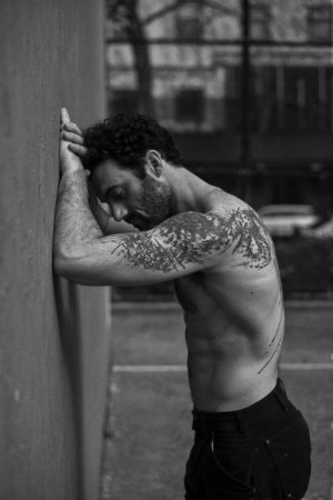 Morgan Spector shirtless 40707877.jpg