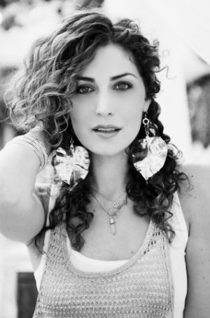 American dance-pop singer, Samantha James www_om-records.com_artists_72-samantha-james.jpg