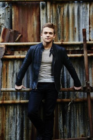 Hunter Hayes has announced the first round of dates for the _21 Tour,_ that will be hitting 21 c.jpg