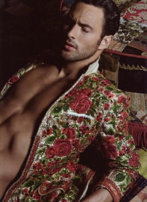 Noah Mills tumblr_oxho7gOR091wb6j2xo1_1280.jpg