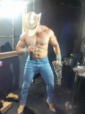 7dab6f358bfb14234118448a492a5125--big-photo-hot-cowboys.jpg