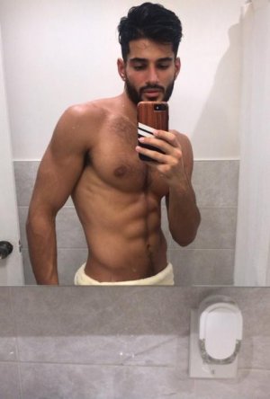 mirror selfie 69272494.jpg