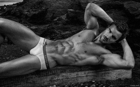 Thom-Evans-Obsession-No2-by-Daniel-Jaems-101.jpg