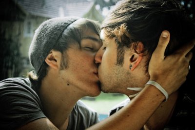 boys-couple-gay-kiss-love-romance-Favim.com-95366.jpg