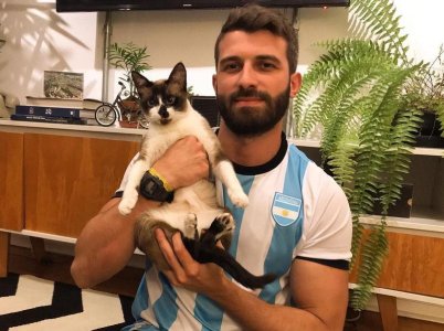 Bernardo Villas Boas 43817636 Me larga, humano. Sao Paulo.jpg