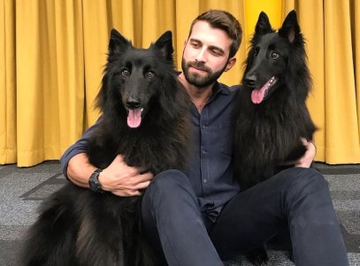 Bernardo Villas Boas. Double trouble, sisters Granola & Amora 28765489.jpg