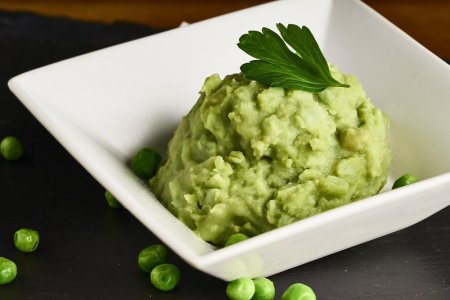 mushy peas 83098363.jpg