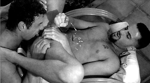 M0V1UMK8 R Cryston.JPG