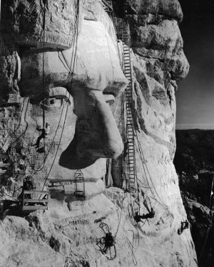 Mt  Rushmore 1935 .jpg
