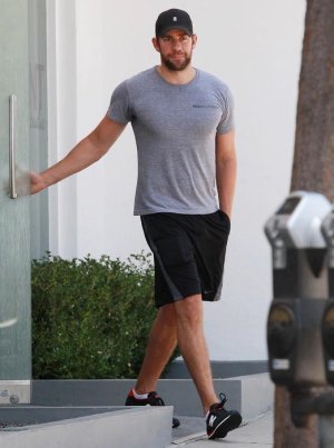 14-John-Krasinski-out-and-about-Los-Angeles-2015.jpg