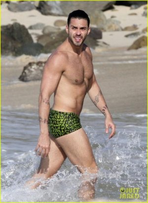 Lorenzo Martone shirtless-in-st-barts-on-new-years-day-08.jpg