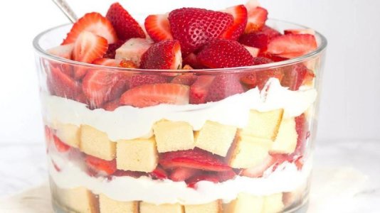 strawberry trifle.jpg