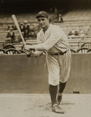 Lou_Gehrig_as_a_new_Yankee_11_Jun_1923.jpg