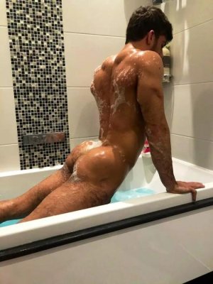 zac-smith-bath-and-butt.jpg