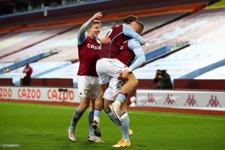 BIRMINGHAM-ENGLAND-OCTOBER-04-Ross-Barkley-of-Aston-Villa-celebrates-with-teammate-Jack-Grealish.jpg