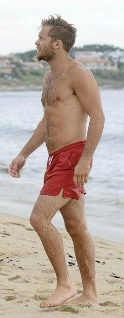 red shorts 42104542.jpg