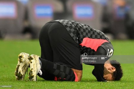 Liverpool-s-Egyptian-midfielder-Mohamed-Salah-celebrates-after-scoring-their-first-game-during-t.jpg