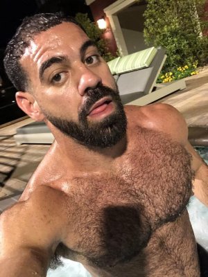 selfie DjU64TOVsAA7b8V.jpg