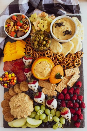 Halloween-Appetizer-Snack-Board.jpg