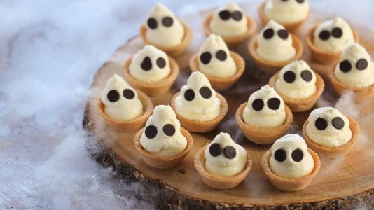 ghostly mini cheesecake bites.jpg