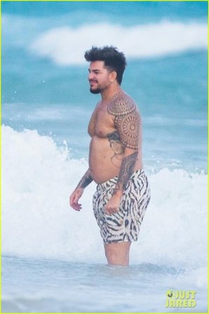 adam-lambert-packs-on-pda-with-new-boyfriend-oliver-gliese-05.jpg