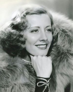 Studio_photograph_of_Irene_Dunne.jpg