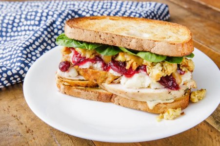 thanksgiving-leftovers-sandwich.jpg