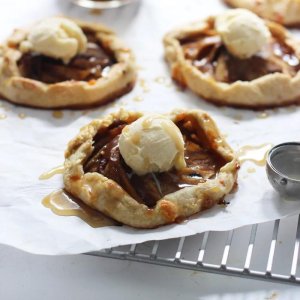 Apple-Galettes-Caramel-Sauce.jpg