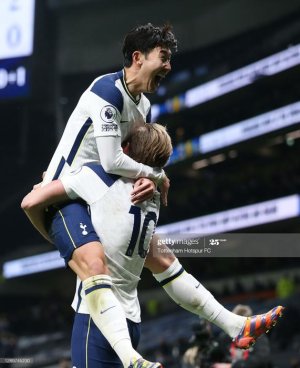 LONDON-ENGLAND-DECEMBER-06-Harry-Kane-of-Tottenham-Hotspur-celebrates-with-team-mate-Heung-Min-S.jpg