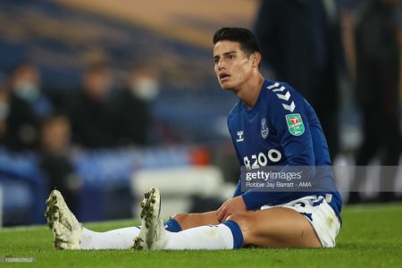 LIVERPOOL-ENGLAND-SEPTEMBER-30-James-Rodriguez-of-Everton-during-the-Carabao-Cup-fourth-round-ma.jpg