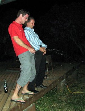 dudes-pissing-c032.jpg