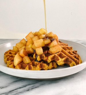 paleo+pumpkin+waffles+and+cinnamon+apples..jpg