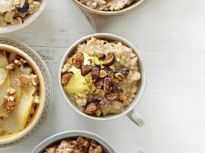 pistachio-fig-saffron-yogurt-oatmeal.jpg