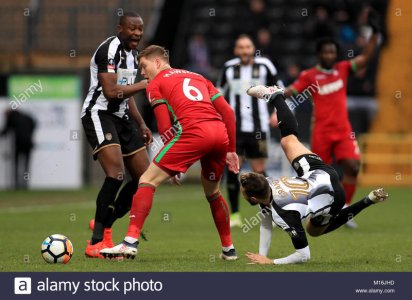 swansea-citys-alfie-mawson-centre-and-notts-countys-jorge-grant-right-M16JHD.jpg