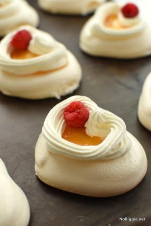 mini pavlova.jpg