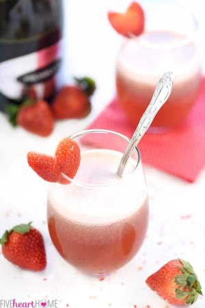 Sparkling-Strawberry-Floats.jpg