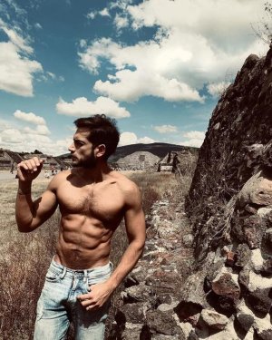 73387410 Pirámide de la Luna, Mexico.jpg