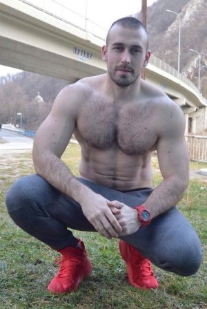 1 ECWqUoIX4AAg938.jpg