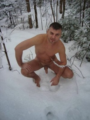 naked-men-in-snow-2.jpg