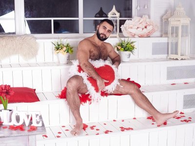 Valentine Mach0Man4YOU-gay-male-sex-cam-2.jpg
