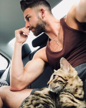 Brock Williams and Bengie the Bengal 31888412.jpg