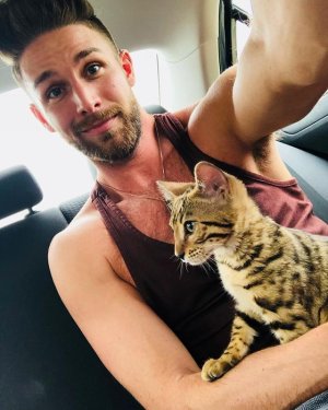 Brock Williams and Bengie the Bengal 31973762.jpg