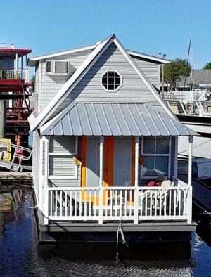 Tiny Houseboat - Front Sanford Marina 3-4-21.jpg