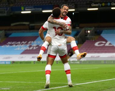 BURNLEY-ENGLAND-SEPTEMBER-26-Danny-Ings-of-Southampton-celebrates-with-teammate-Che-Adams-after-.jpg