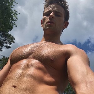 Derek Yates 10420179.jpg