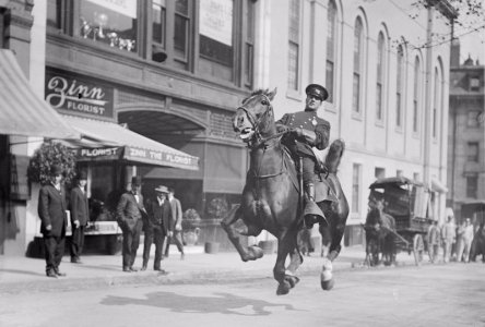 Boston  Police  Officer 1929 .jpg